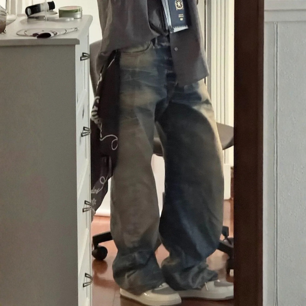 Distressed Baggy Jeans